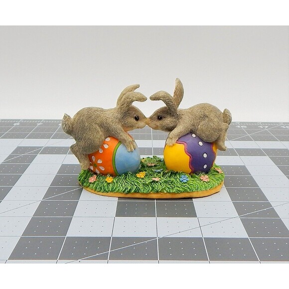 Charming Tails Bunny Love Rabbits Sitting On Easter Eggs Silvestri Figurine - Picture 3 of 8
